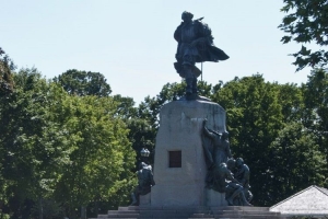 Histoire au service de la politique : une statue de Champlain au coeur de la controverse