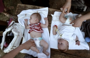 12.05.2018 - Australie : demandez aux bébés avant de changer leurs couches !