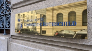 Gilets jaunes devant la banque Rothschild à Paris