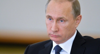 24.05.2014 - Poutine signe une loi sur les ONG "indésirables"