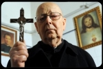 19.09.2016 - Don Gabriele Amorth est mort : l’exorciste avait dénoncé des messes noires et des orgies sexuelles au cœur du Vatican