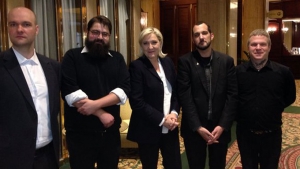 20.03.2016 - De jeunes péquistes rencontrent Marine Le Pen, PKP «choqué» : que disent les péladolâtres à présent ?