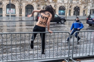 12.11.2018 - Femen contre Trump à Paris : complicités de médias et grave défaillance des services de sécurité