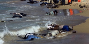 13.04.2015 - Immigrants africains bombardés par la marine égyptienne : crime de guerre au large de la Méditerranée