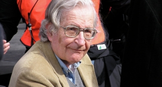 24.07.2015 - Noam Chomsky: où va nous conduire la guerre de l’information ?
