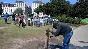 15.07.2018 - France : 400 migrants campent en plein centre-ville de Nantes, le maire refuse la demande d'évacuation