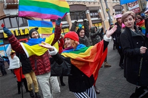 Le Congrès américain encourage la protection de la fierté LGBT à Kiev. Les nationalistes parlent de « guerre hybride »