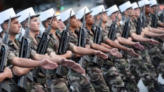 07.09.2015 - France : La Cour des comptes invite l'armée à prendre des repas moins dispendieux, la finance est tranquille !