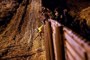 Mexique: une centaine de migrants tentent de passer aux États-Unis pour le Nouvel An