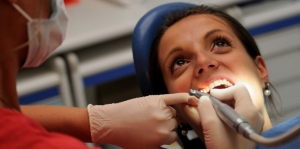 15.03.2015 - Recherche sur la santé dentaire : révélations sur l'influence du lobby sucrier 