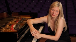 10.04.2015 - L'orchestre de Toronto interdit à une pianiste ukrainienne de jouer à cause de ses posts anti-Kiev