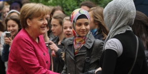 26.05.2016 - Merkel veut réserver 10% du budget de l’UE pour accueillir les migrants clandestins musulmans
