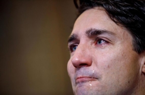 30.11.2017 - Les larmes du repentir de Justin Trudeau face à la communauté LGBTQ2