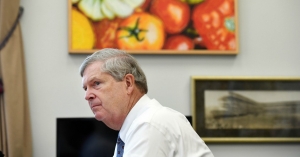 Biden choisit Tom “Mr. Monsanto” Vilsack comme secrétaire à l´agriculture