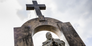 03.03.2018 - Bataille perdue pour les laïcards de France : la statue de Ploërmel finalement achetée par le diocèse