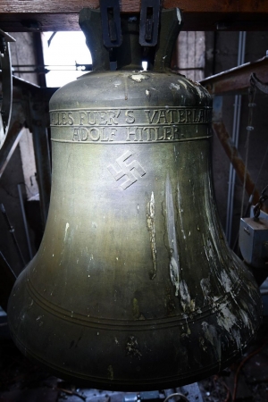 27.02.2018 - Allemagne: un village décide de conserver une cloche dédiée à Hitler