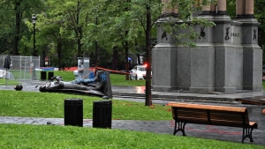 Une statue déboulonnée à Montréal : l´extrême-gauche tente de réécrire l´histoire