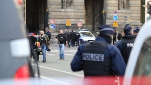 04.02.2017 - France - Agression de militaires près du Louvre : l'assaillant soupçonné d'avoir tweeté sur Daesh