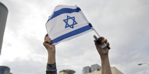 22.10.2015 - Israël: un restaurant offre 50% de réduction aux juifs et arabes qui s'attablent ensemble