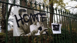 08.12.2015 - France : une exposition contre l’homophobie vandalisée