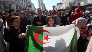 Des manifestations de masse contre le régime de Bouteflika en Algérie