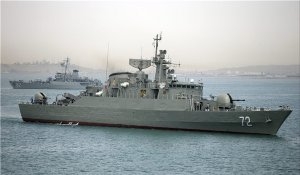 08.05.2015 - Un navire de guerre US chassé par un destroyer iranien dans le Golfe d'Aden