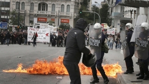 18.05.2017 - Heurts et gaz lacrymogène à Athènes lors d’une grève contre le nouveau plan d'austérité