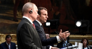 31.05.2017 - Vladimir Poutine à Versailles: le respect de «l’identité des peuples et de la souveraineté des pays européens» défendu par Marine Le Pen est le bon sens.