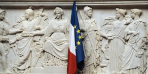 07.10.2017 - France : Quand Jean-Luc Mélenchon le franc-maçon reprochait au drapeau européen d’être une référence chrétienne