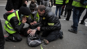 Acte 12, «l'impact» : des Gilets jaunes en France appellent à se déguiser en hommage aux blessés du mouvement