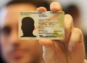 05.11.2015 - Pourquoi les Allemands passent leur carte d'identité au micro-ondes ?