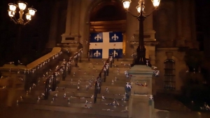 20.08.2018 - L'Hôtel de Ville de Montréal placardé de drapeaux du Québec