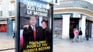 08.10.2017 - France : Donald Trump et Kim Jong-un côte à côte... pour soutenir le passage du train TGV à Béziers