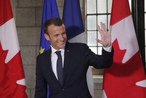 07.06.2018 - Le larbin de service Macron est à Montréal