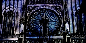 17.08.2015 - France : pour son millénaire, une cathédrale de Strasbourg toute en lumière