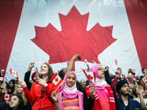 Le Canada a accueilli 300 000 nouveaux immigrants, un record depuis 100 ans
