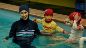 05.08.2017 - France : Une famille aurait été contrainte de payer la désinfection d'une piscine pour port de burkini