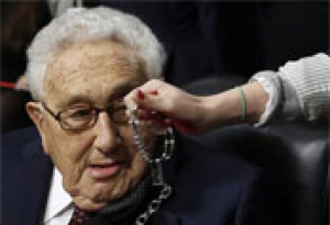 19.10.2018 - «Pourris en enfer !» : des étudiants perturbent un discours de Kissinger à New York