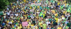 17.03.2015 - Brésil: un million de manifestants dans les rues de Sao Paulo contre Dilma Rousseff
