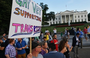 26.08.2017 - Trump ordonne au Pentagone de ne plus recruter de personnes transgenres