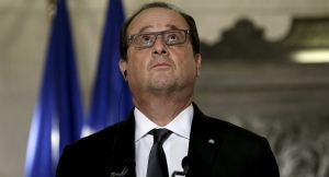 22.12.2015 - La cote de popularité post-attentats Valls-Hollande ne passera pas les fêtes
