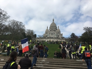 Acte XIX à Paris – Les Gilets Jaunes affluent vers la Basilique du Sacré-Cœur