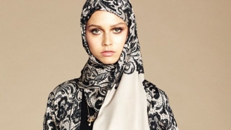 07.01.2016 - Islamo-protestantisme : Dolce & Gabbana lance une collection de hijabs et abayas 