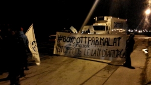 04.05.2016 - Montréal : Des producteurs laitiers bloquent l'entrée de l'usine Parmalat 