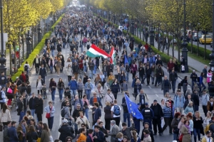 13.04.2017 - Bruxelles se saisit de la dérive «inquiétante» de la Hongrie d'Orban
