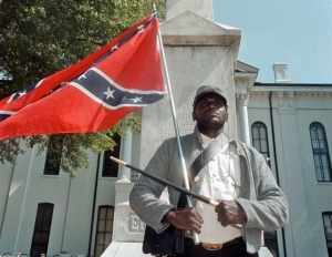 25.07.2015 - Un noir tué par d’autres noirs parce qu’il défendait le drapeau confédéré : où sont les antiracistes ?