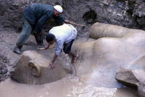 11.03.2017 - Les archéologues saluent l’une des découvertes les plus importantes après avoir trouvé une statue de 8 mètres représentant Ramsès II