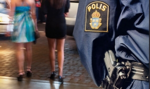 10.06.2016 - Suède : viols de masse contre des filles mineures par les migrants, la police accuse la “culture nordique” des victimes
