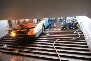 25.12.2017 - Un autobus plonge dans un passage souterrain à Moscou: au moins 5 morts