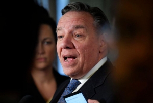 Crucifix dans les écoles: «une question de patrimoine», plaide François Legault